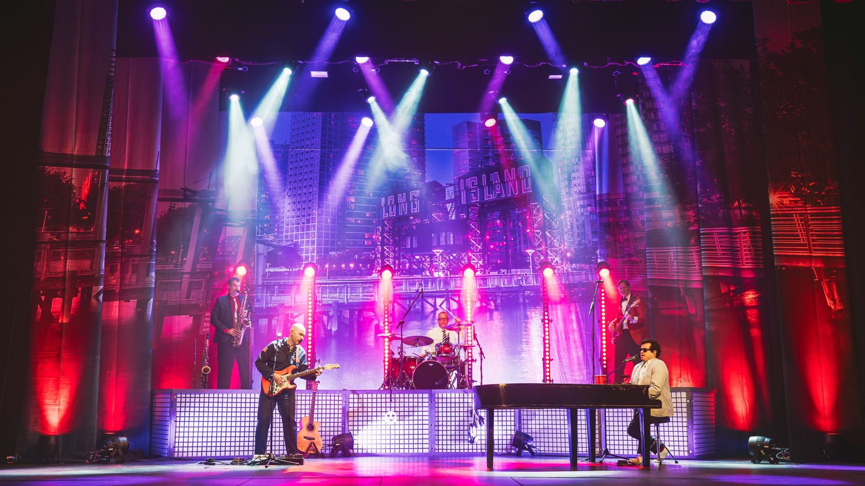 Uptown Girl — Billy Joel show, symmetrical coloured beams